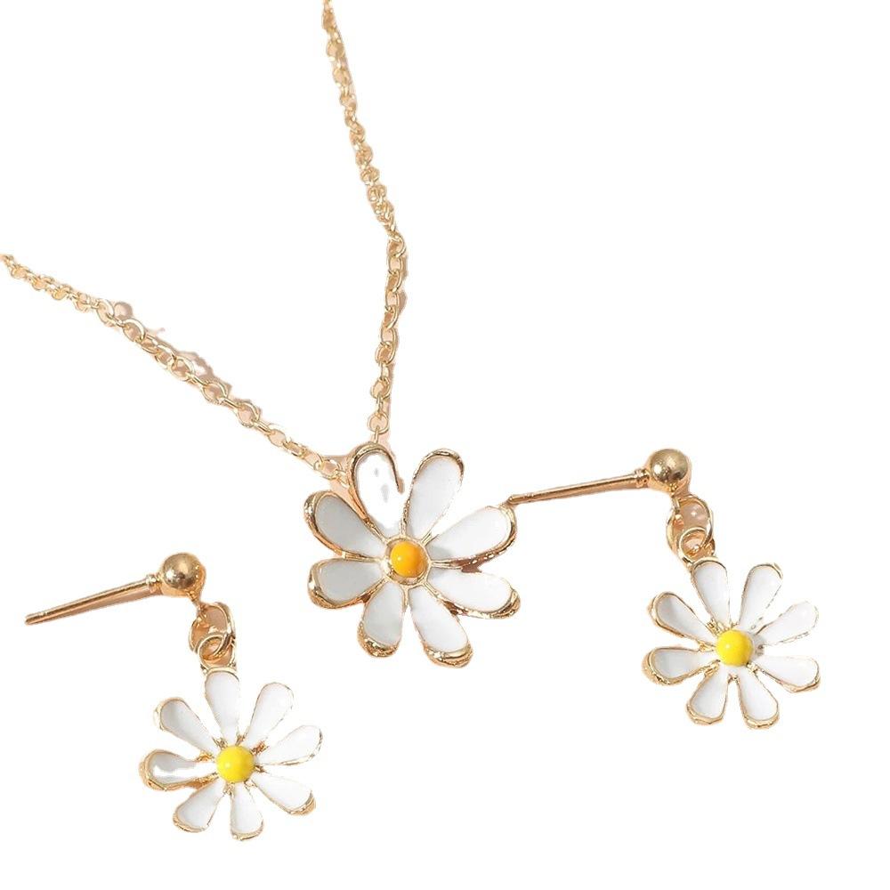 Accessories, Fashionable Small Fresh and Sweet Flower Necklace, Fashionable Small Daisy Earring Set