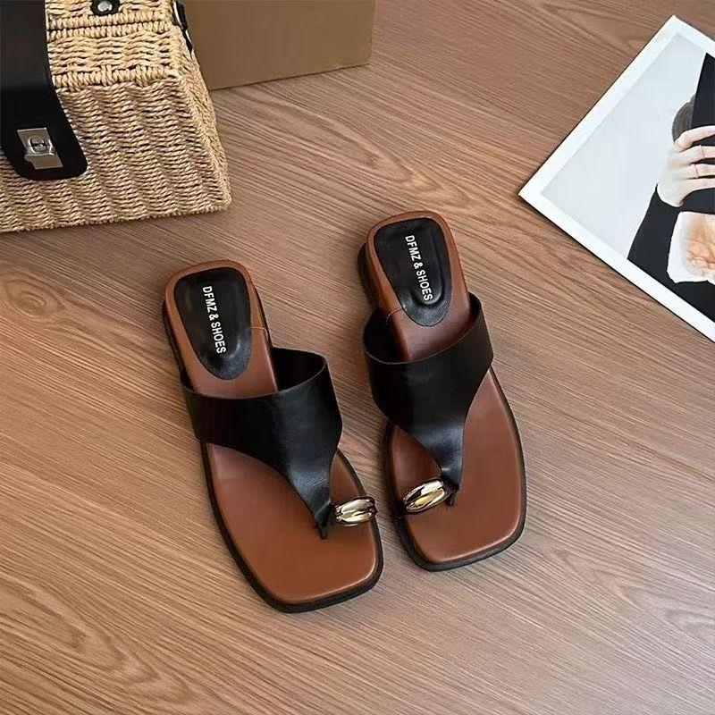 Premium thick bottom with skirt beach cool slippers 2025 new fashion casual French flip-flops women's summer wear