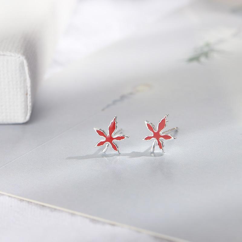 

Серьги-гвоздики в виде кленового листа, женские простые серьги-гвоздики в виде нишевых металлических листьев, стильные маленькие серьги для поездок на работу