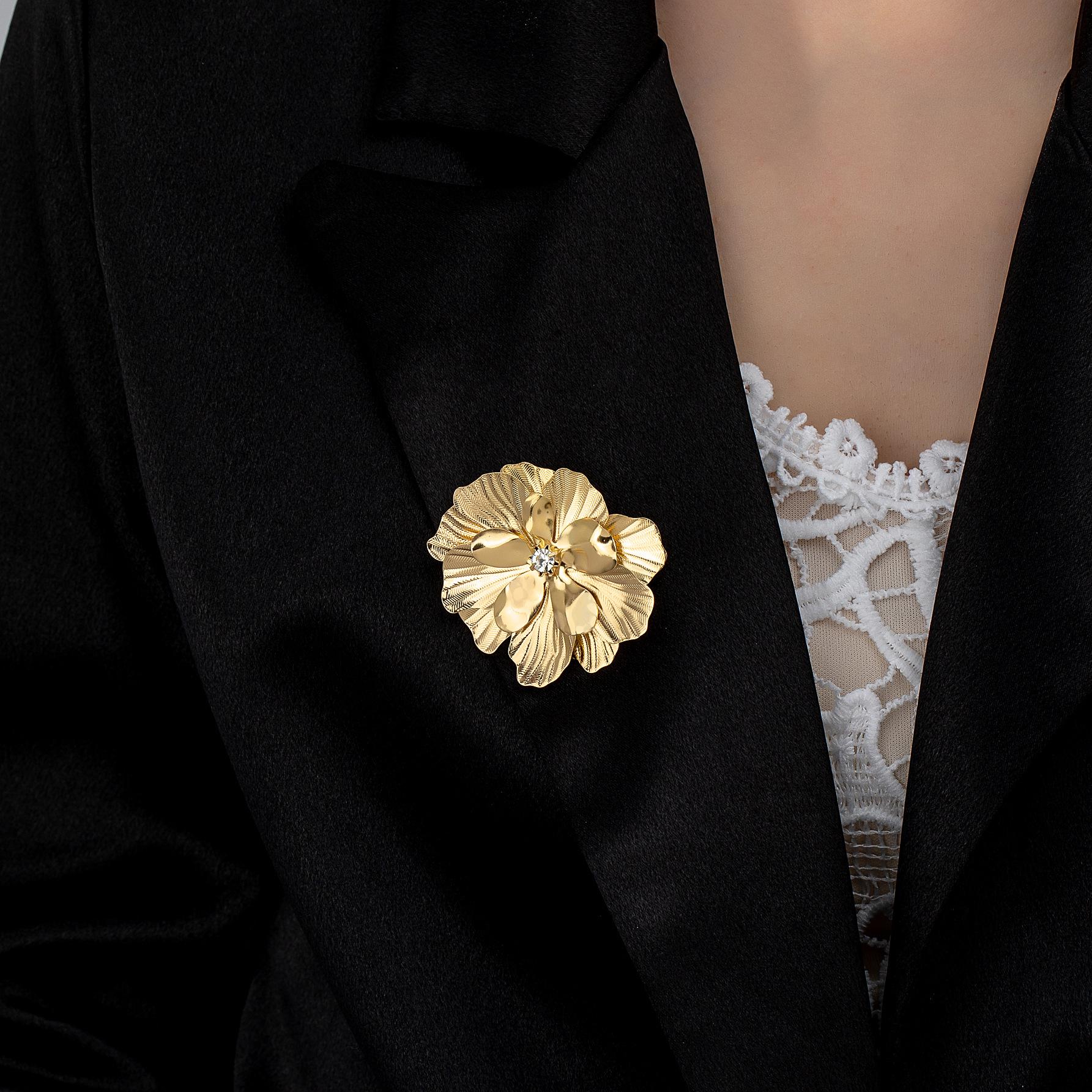 

Retro Floral Pearl Gold-Plated Brooch for Parties and Banquets