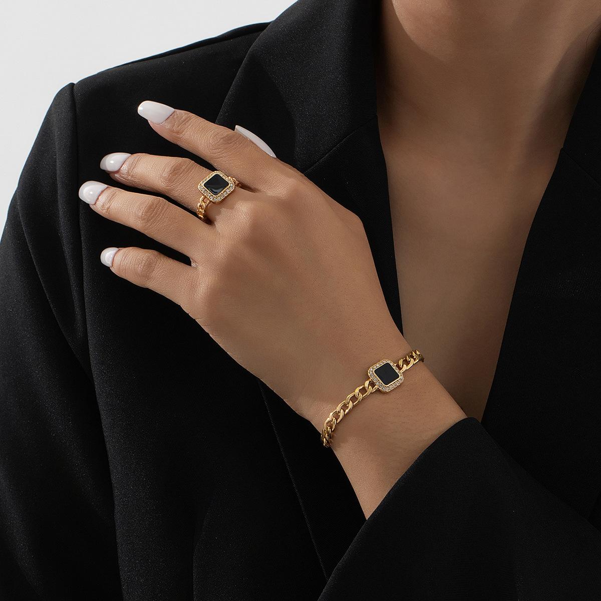 

Fashionable and Elegant Geometric Bracelet Ring Set золотий
