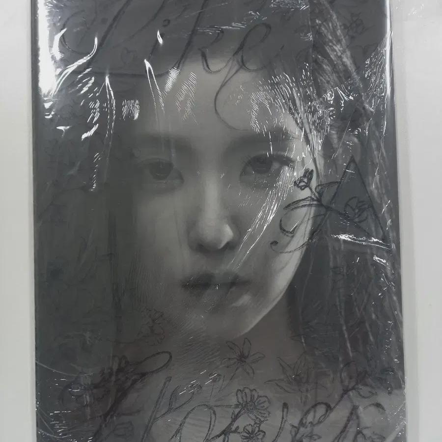 

Нераспечатанный альбом Redvelvet Irene с фотобуком Like A Flower