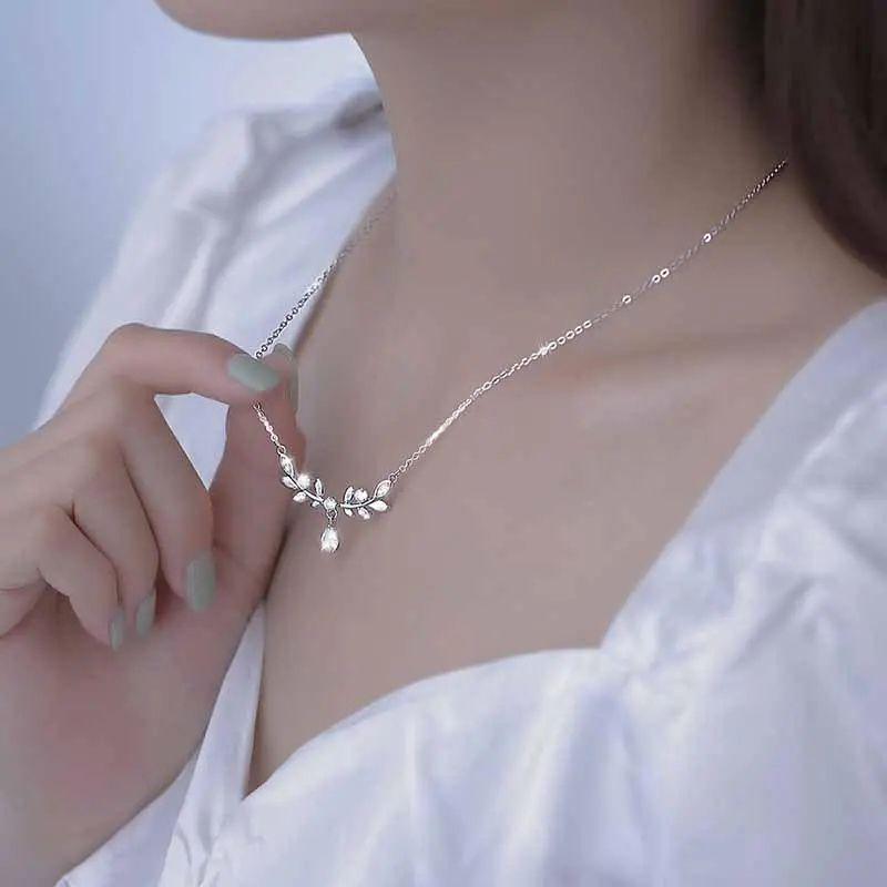 Bay Leaf Goddess Necklace: Elegant Water Drop Collarbone Chain, Versatile High-End Gift for Girlfriend