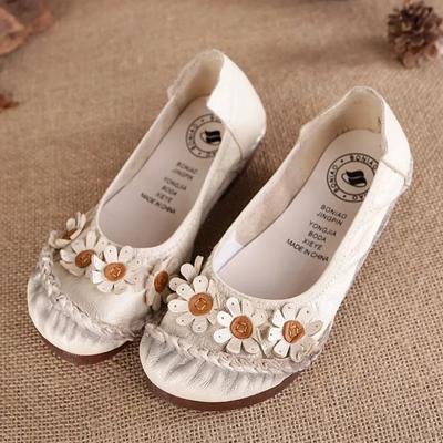 Scarpe da donna con fiori nuovi e alla moda, mocassini etnici di alta qualità, scarpe casual piatte e slip-on da donna, scarpe da mamma con suola morbida 2024