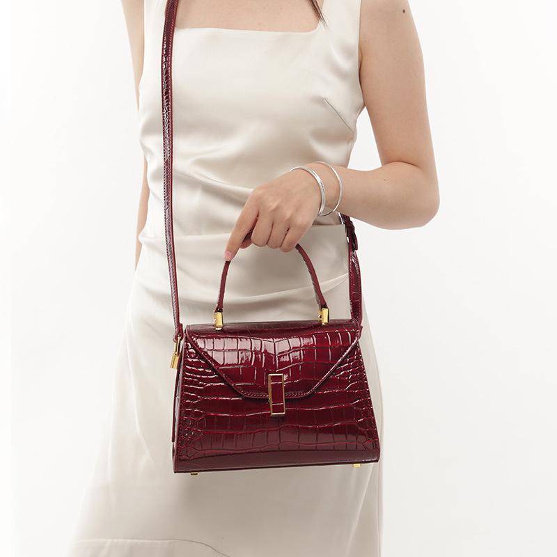 2025 Winter New Fashion Exquisite Women's Handbag, Niche High-End Crocodile Pattern Single Shoulder Crossbody Small Square Bag