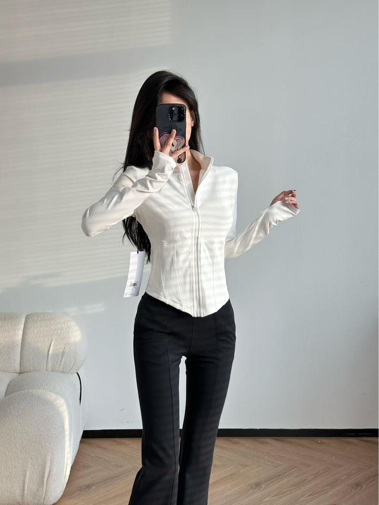 ALO Yoga Schlank geschnittene Langarm-Radjacke mit Stehkragen und Taillenraffung