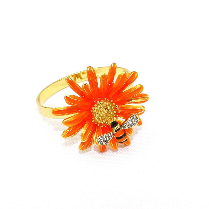 

10pcs/lot Simulation Painting Oil Bees Flower Napkin Ring Alloy Napkin Buckle Wedding Holiday Party Table Decoration Napkin Ring