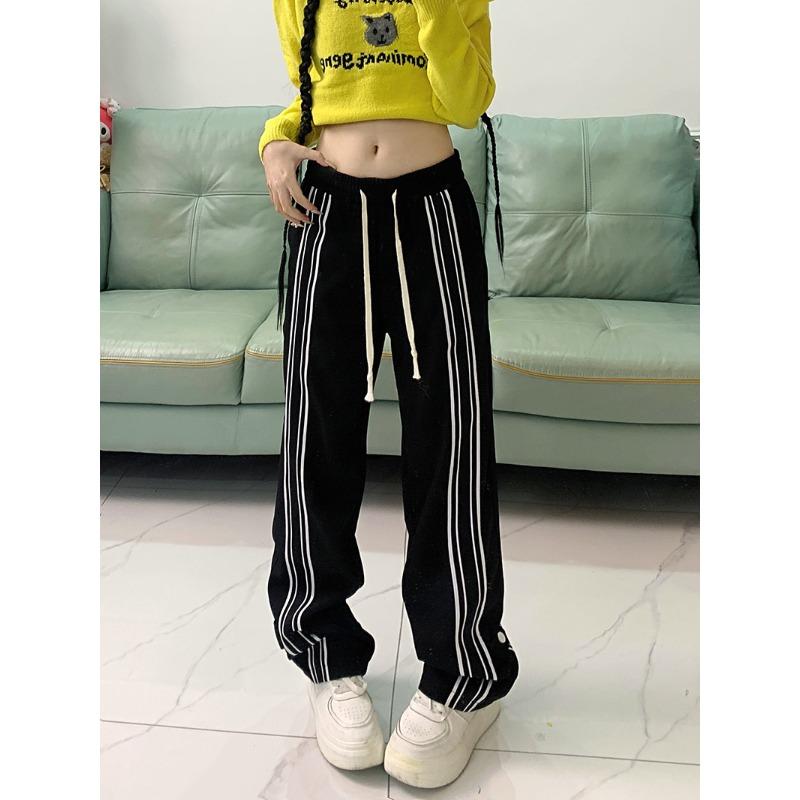 Kleine lässige Sport-Hose mit schwarzen und weißen Streifen für Damen für Frühling und Herbst Drapierte gerade Hoodies für Damen Lockere Weitbein-Hose