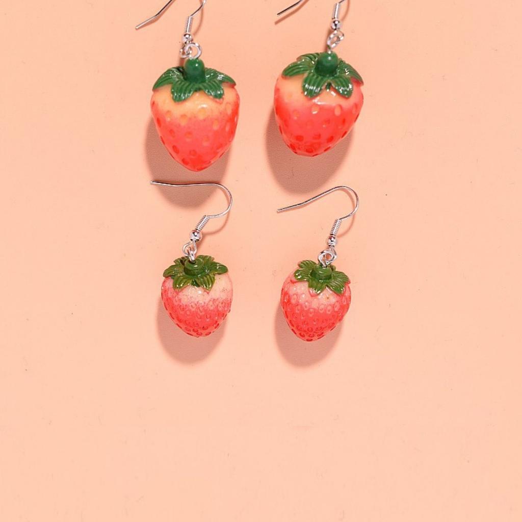 Fashion Simple Acrylic Strawberry Pendant Earrings Quality Drop Earrings for Girls Women Gift Lovely Zircon