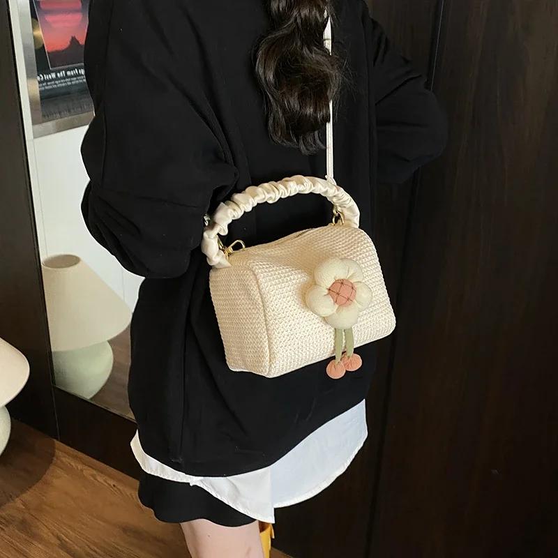 2026 New Summer Advanced Sense Flower Large Capacity Handbags Fashi Versatile Weave Delicate Commute Women's Crossbody Bag