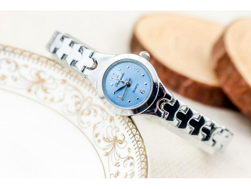 Retro Gold Women's Watch: Simple Dial, Fashionable Bracelet Quartz Wristwatch