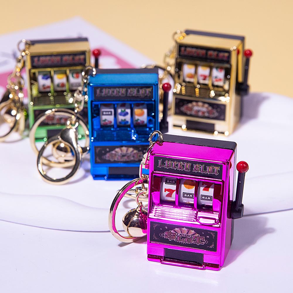Mini Slot Machine Toy Keychain: Spinning Prize & Fruit Machine Accessories, Charms for Bags & Gifts
