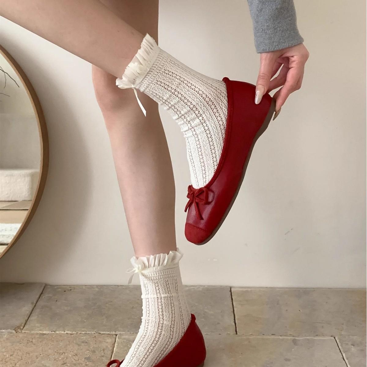 

Fashion French retro ballet style shallow mouth flat-soled single shoes women s new spring and summer versatile casual square head Mary Jane shoes 35 червоний