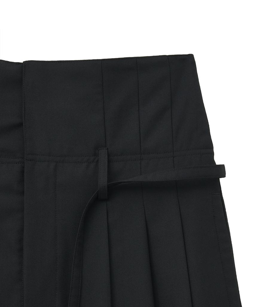 NOIRER Folded Loose Fit Slacks (Black)