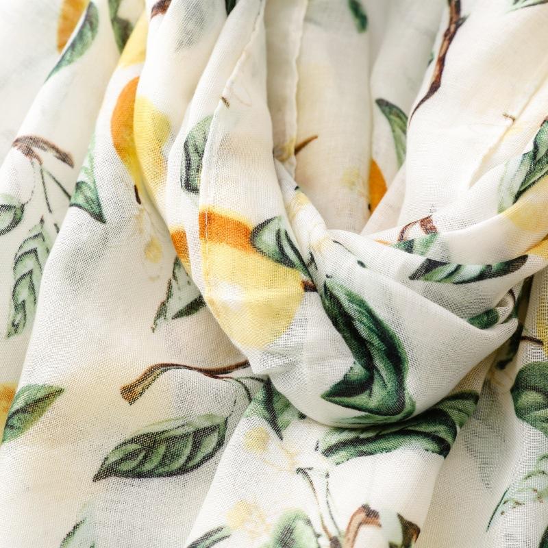 Lemon Tree Damen Eleganter Schal mit Zitronenbaum-Print und Quasten - Weiches Atmungsaktives Polyester-Tuch für, Strandurlaube & Freizeitaktivitäten, Leicht