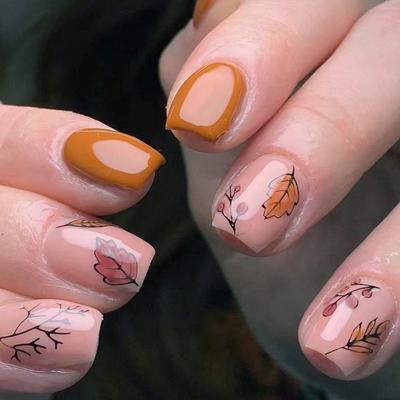 24pcs Press On Nails Bright Oil Maple Leaf Branch Short Square Nails Removable Fake Nails Finished Wearable Nails Holiday Manicure