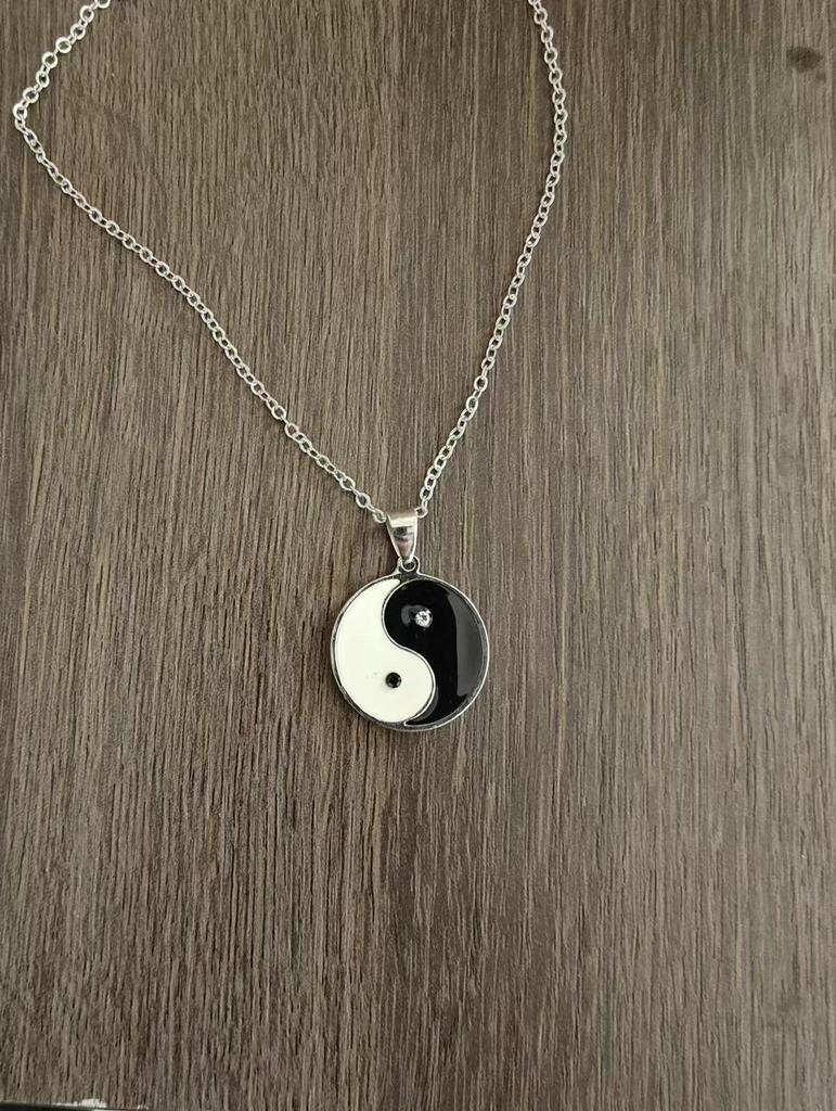 European & American Fashion Niche Necklace: Cross Gun, Knuckle Duster, Fish, Heart, Snake-shaped, Irregular Design for Women