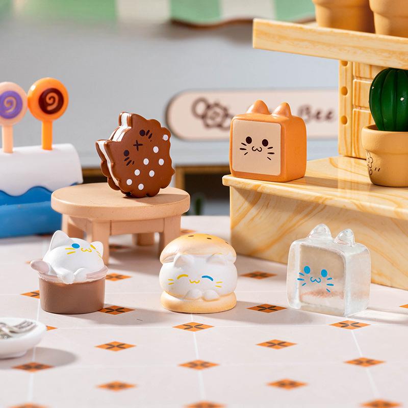 Micro-landscape Cute Dessert Cookie Burger Ice Cream Food Cat Doll House Tabletop Decoration Widget