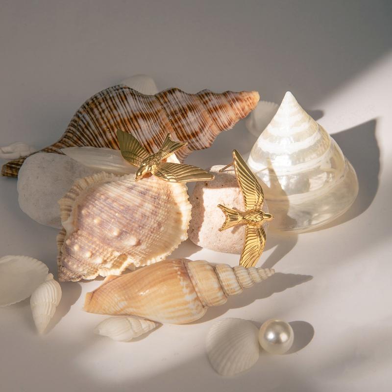 Fashion Peace Dove Wing Stud Earrings for Women Bird Charm Texture Rust Statement Jewelry Party