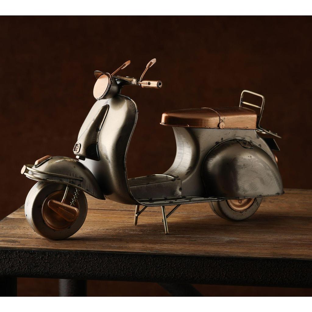 Harvey Makin Ornament - Scooter