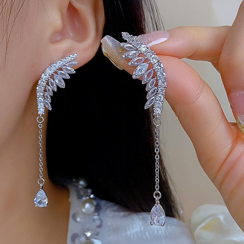 Micro Heavy Industry Wings Earrings Super Immortal Temperament Elegant Celebrity Square Face Skinny Long Water Drop Fringed Feather Earrings