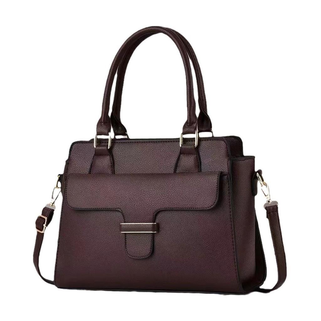 Vintage Large Capacity Women's Shoulder Bag With Trendy Crossbody Design And Chic Chain Details