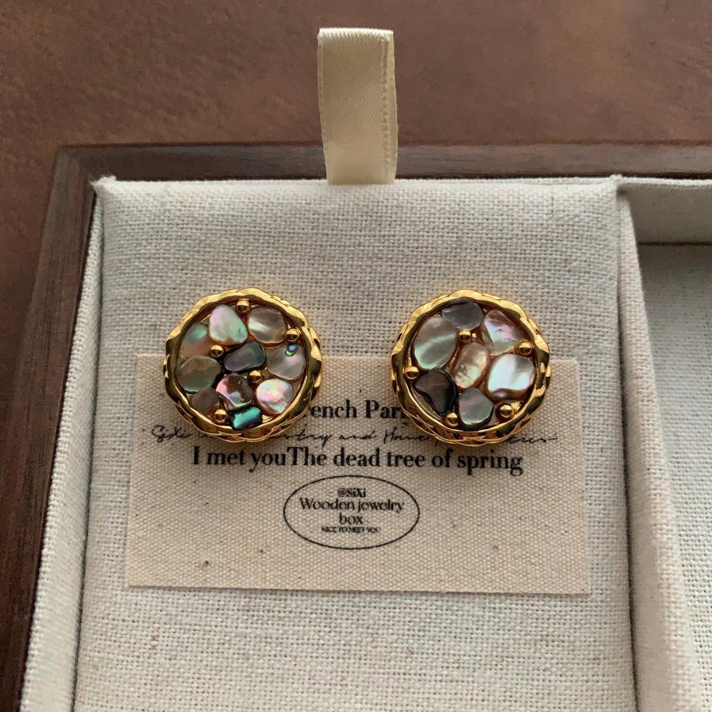 Color mother-of-pearl earrings, ear buckles, simple natural personality, exquisite and versatile fashion, unique, simple and generous earrings