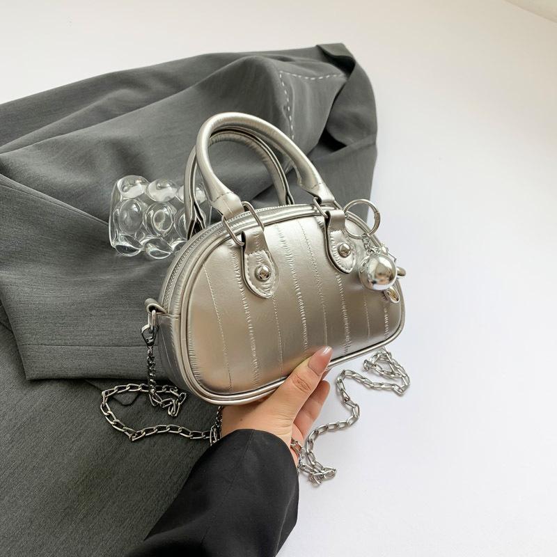 

2024 summer new niche simple handbag bag fashion simple fashion shell bag fashion casual shoulder bag Without pendant срібний