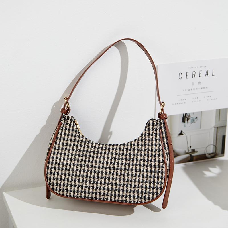 High-end underarm bag women's new trendy autumn and winter retro niche shoulder messenger bag fashion