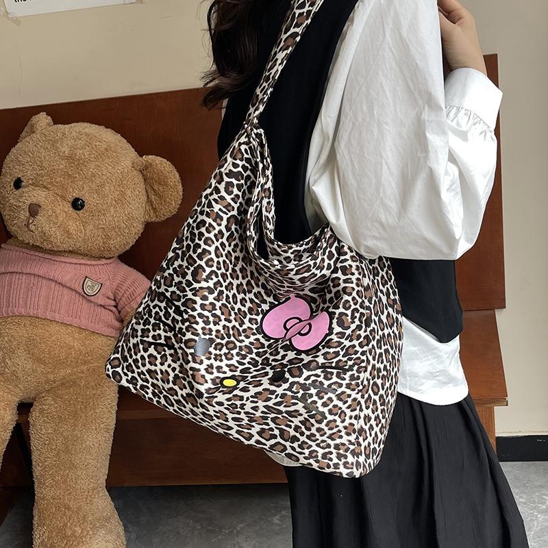 Casual large-capacity leopard print bag, autumn and winter new women's commuter shoulder bag, slack tote bucket bag