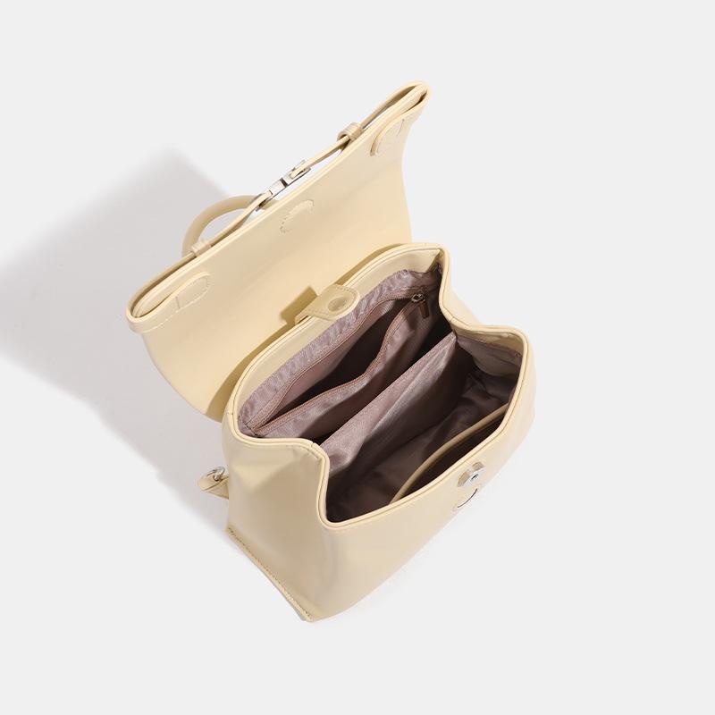 Fashionable Large Capacity Bag for Women with Light Luxury Autumn and Winter New Retro Simple Crossbody Bag Fashionable Handbag Backpack