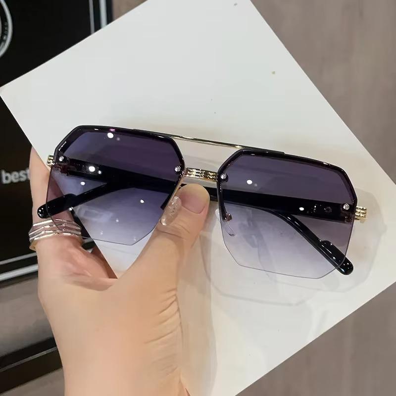 New Rimless Rectangle Sunglasses Women Fashion Frameless Square Sun Glasses Female Shades Classic Gradient Color Eyewear UV400