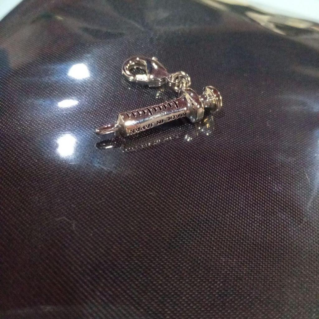 Used Q-pot Syringe-shaped silver charm approx. 2.3cm