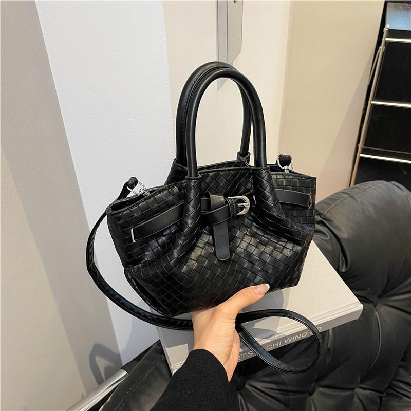 Summer small bag women's new fashion versatile messenger bag portable bucket bag small bag