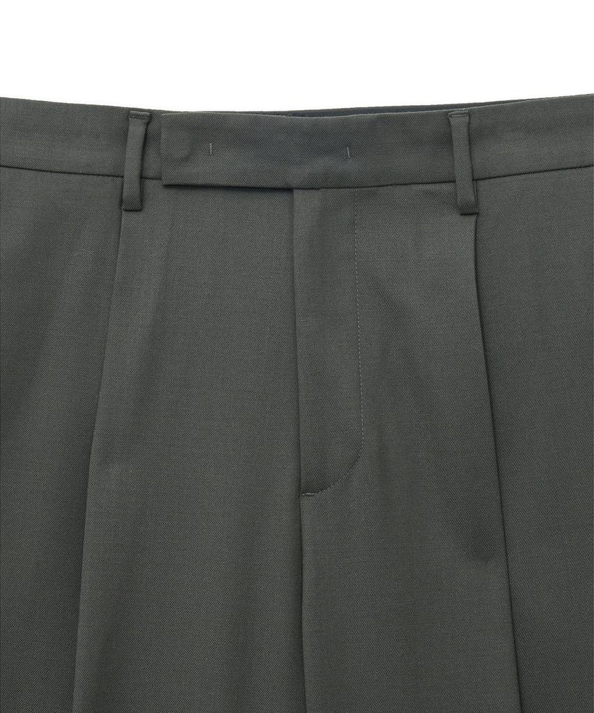 NOIRER Wool One-Tuck Relaxed Slacks (Khaki)