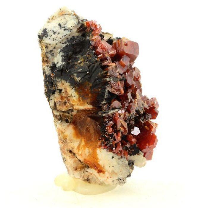 Pierres et Minéraux. Vanadinite. 1000.0 ct. Mibladen, Maroc.