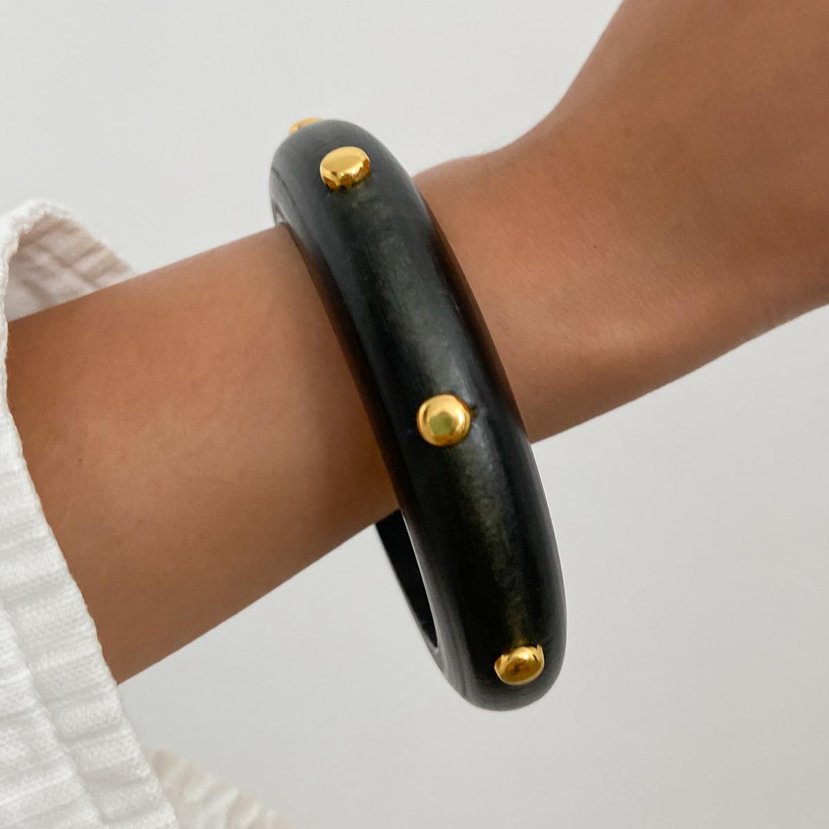 

Geometric Brown Wood Cuff Bracelets Resin Acrylic Bangles for Women Men Punk Irregular Rivet Beads Wide Bangle Aesthetic Jewelry