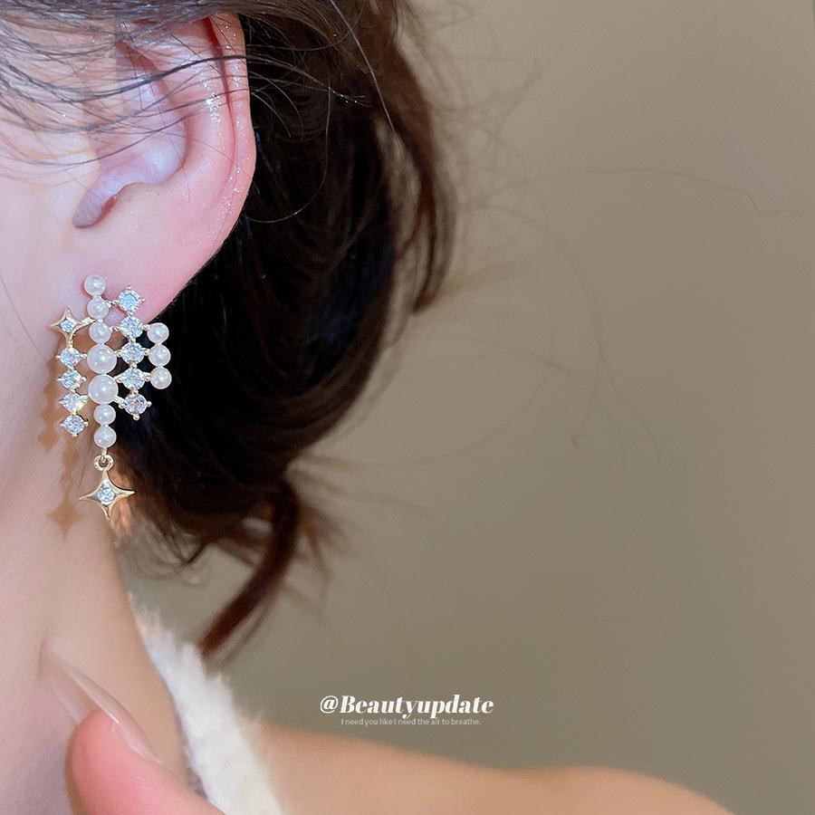 Exquisite Light Luxury Pearl & Diamond Starburst Tassel Earrings for Women - Retro, Fashionable, High-End