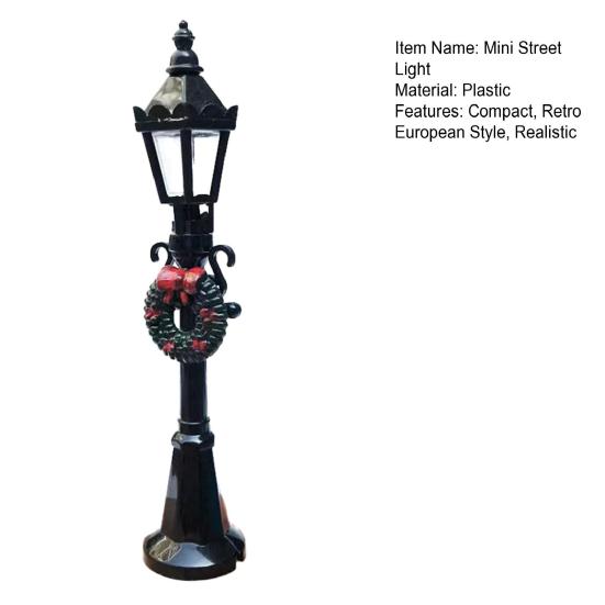 Mini Street Light Retro Miniature Streetlight with Xmas Wreath Miniature Street Lamp Model for Doll Mansion Miniature Scenes DIY Micro-Landscape