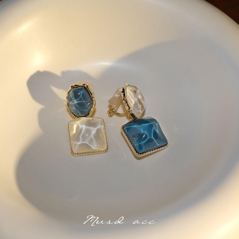 

Niche Style Asymmetric Fancy Female Earrings Padded Triangle Clip Ear Clip