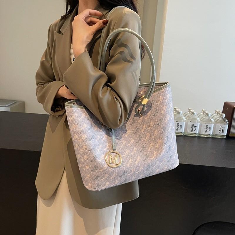 Large Capacity Women Tote Bag With Pu Material And Zipper Closure For Daily Commuting