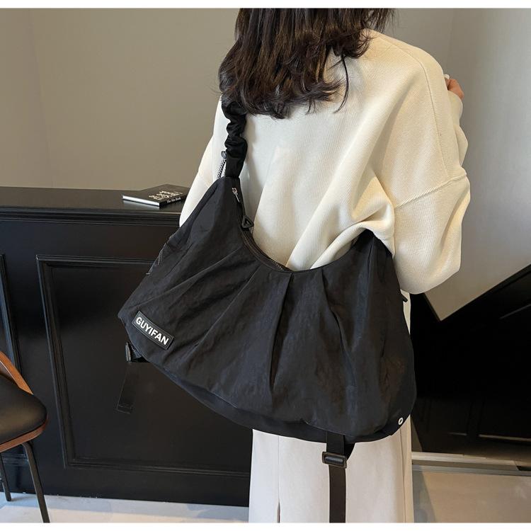 Women's Japanese bag, pleated solid color dumpling bag.
