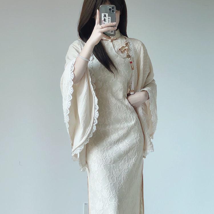 Retro matcha čínský oděv z šenilu na podzim/zimu 2025 se semišovým sametem a obrácenými velkými rukávy