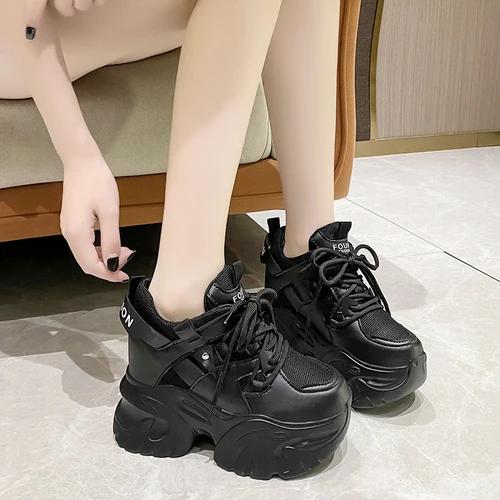 

Модные кроссовки на толстой платформе для женщин 2024 года, осенние туфли на толстой подошве со шнуровкой, вулканизированные туфли для женщин, высокие каблуки 10,5 см, спортивная кожаная обувь 37 чёрный