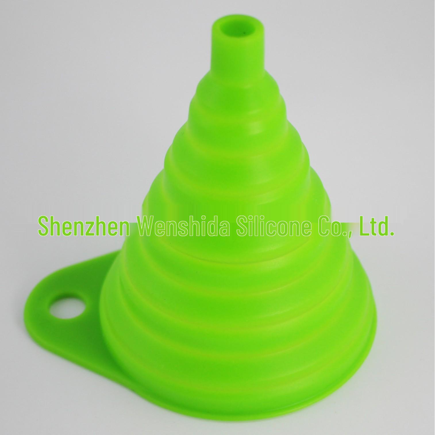 

Silicone Collapsible Funnel Set: Large, Medium, and Small Food-Grade Funnels for Wine and Oil. зелений