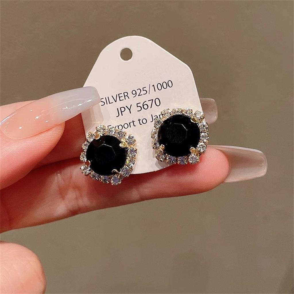 2 Piece Retro Light Luxury Diamond Studded Round Earring Necklace