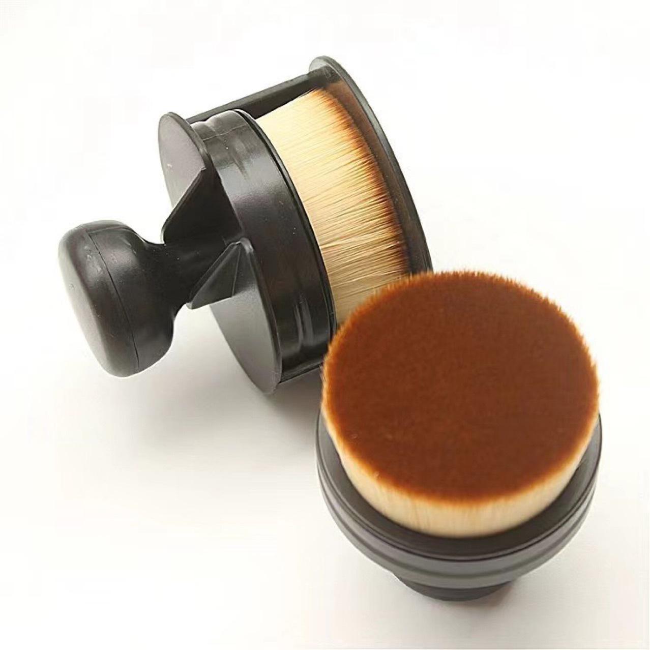 

Dual-Purpose Foundation & Concealer Brush - Versatile Makeup & Cleaning Tool Black