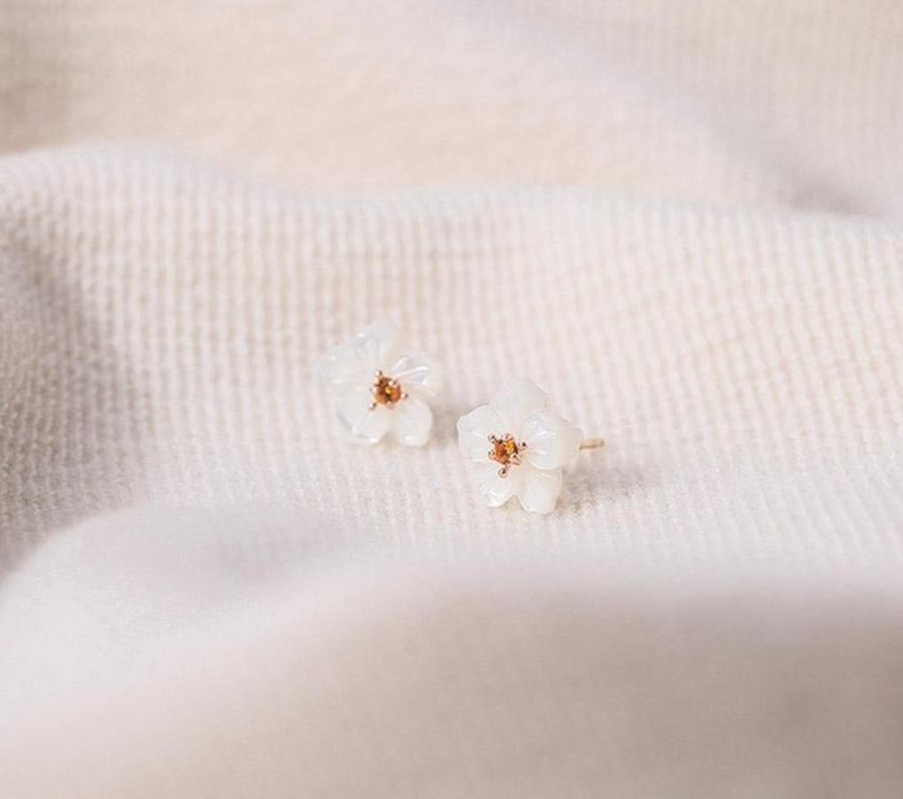 LLOYD November Mother-of-Pearl Gold Earrings LPTJ3017T