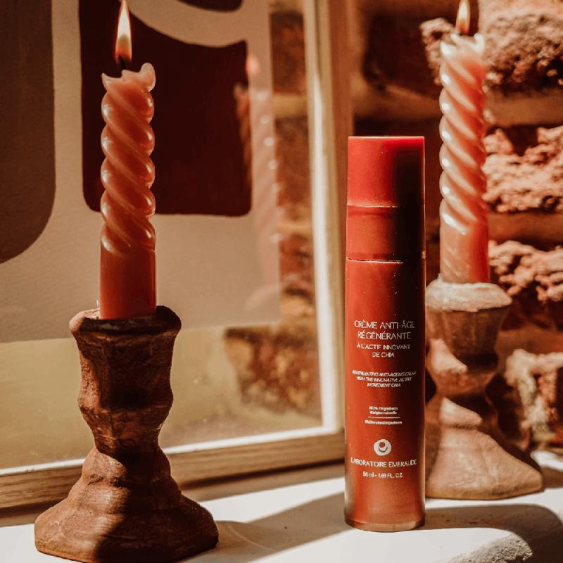 

Anti-Aging Regenerating Moisturizing Cream - Firmness and Radiance