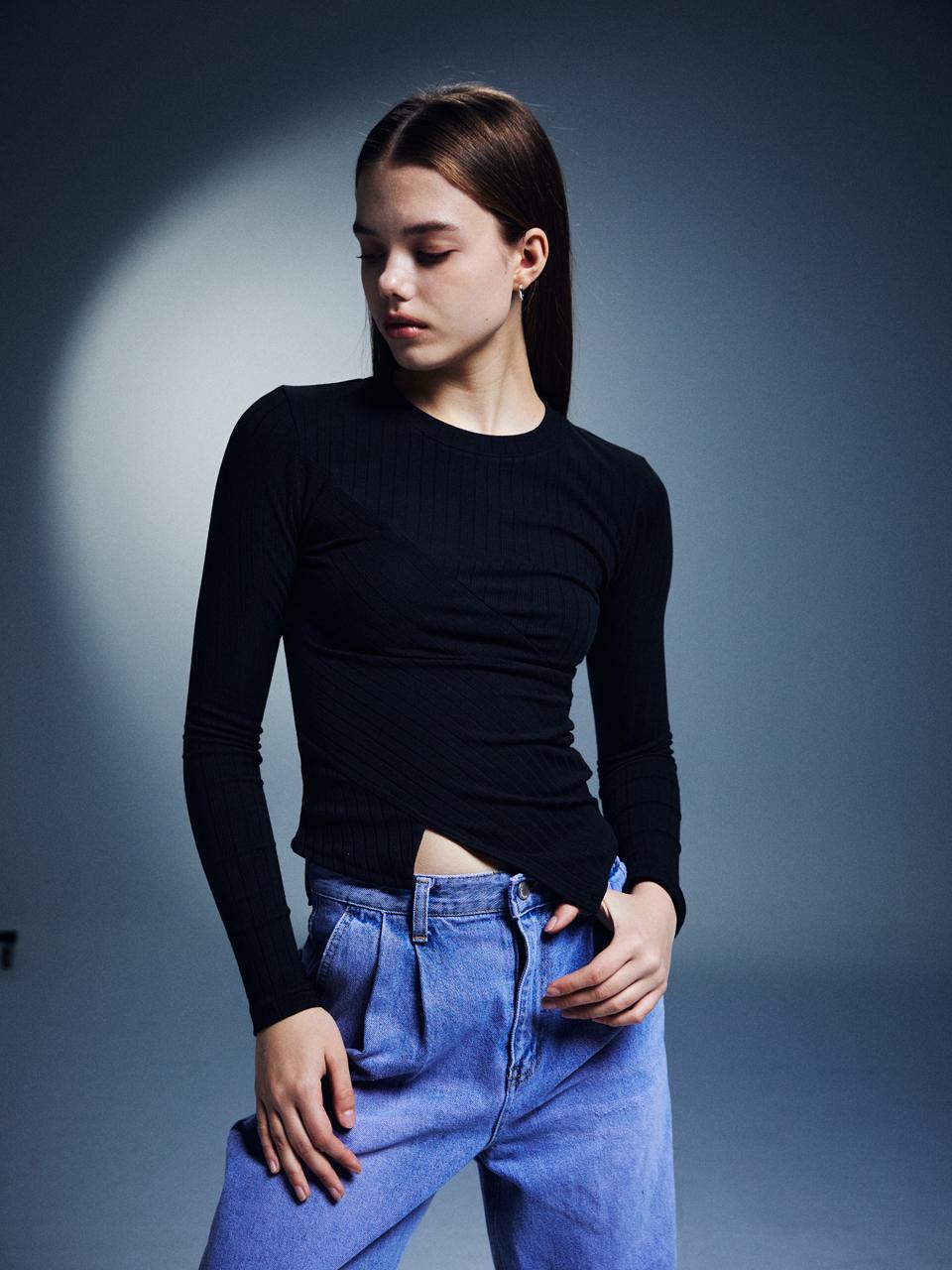 Renezmia Diagnal Line Top _ Black
